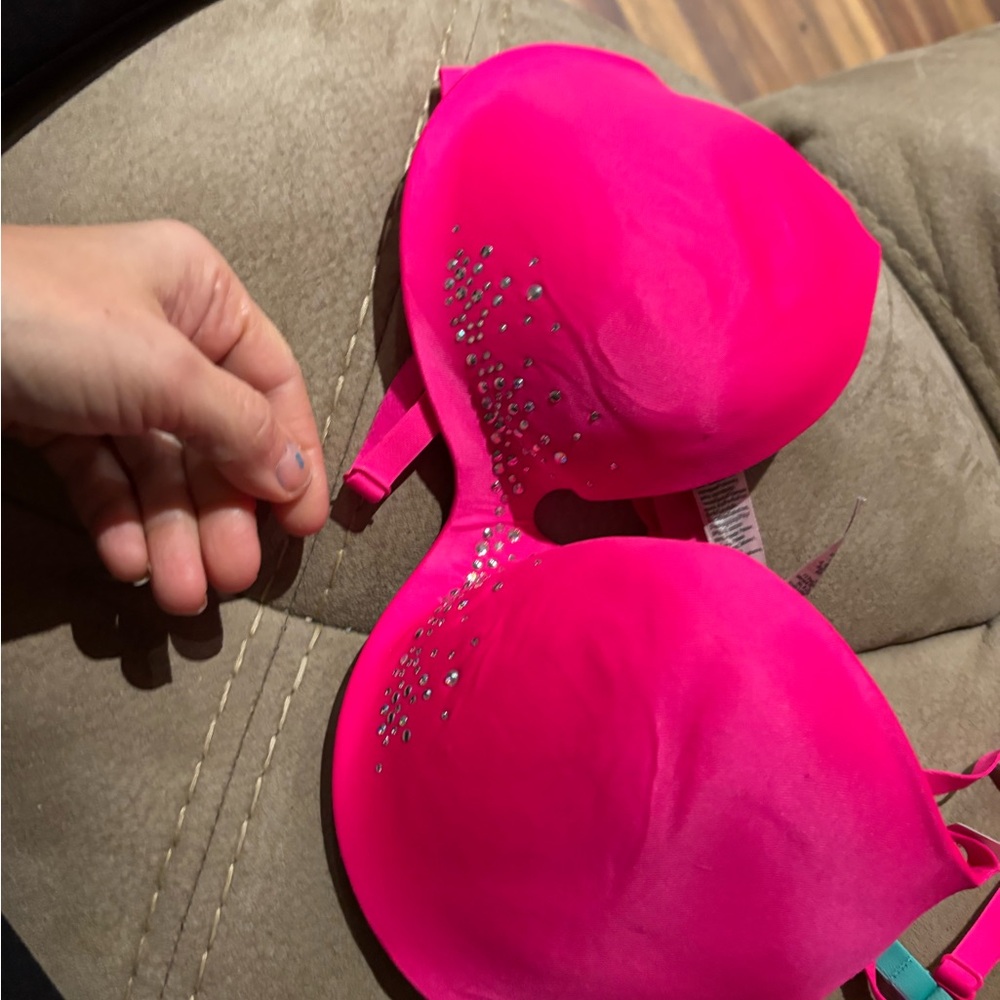 NWT pink 32D bra.